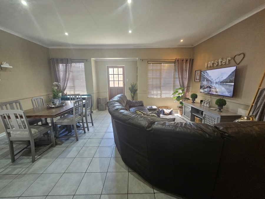 To Let 2 Bedroom Property for Rent in Langenhovenpark Free State